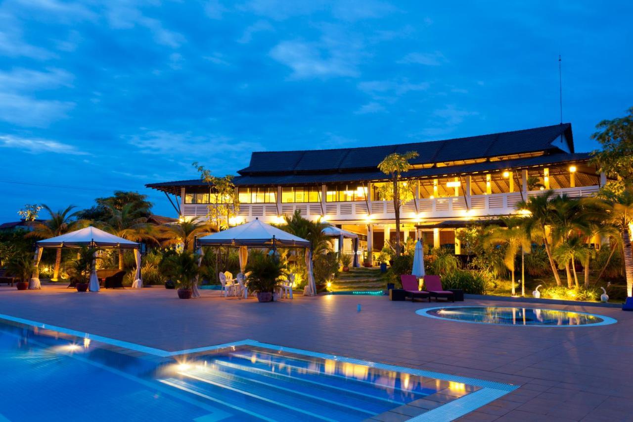 Cambodian Country Club Hotel Phnom Penh Exterior foto
